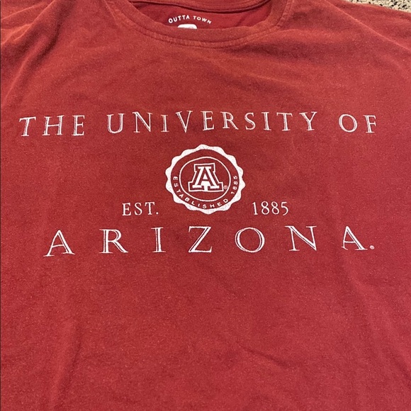 University of Arizona Red T-Shirt Size Small in EUC - Picture 3 of 3